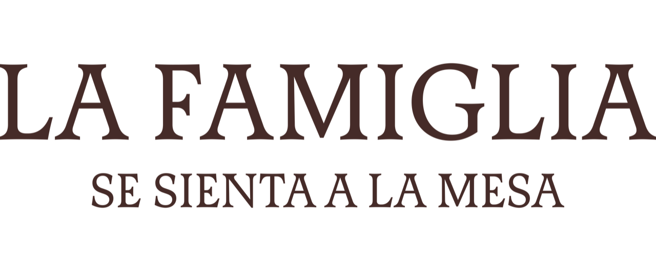 LA-FAMIGLIA-logotipo-2026-RGB_MARRÓN (1)